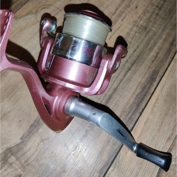 Quantum Artemis ART 30 Ladies Spinning Reel 3 Bearings Rose Pink. Has some wear - Picture 6 of 6